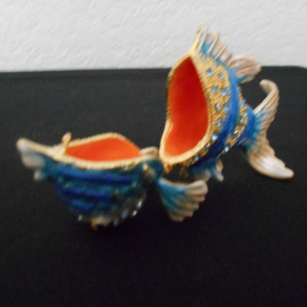 Mini Fish Jewelry Box - Picture 2 of 4